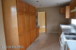 765 E Savidge St, Spring Lake, MI 49456 photo 10