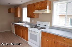 765 E Savidge St, Spring Lake, MI 49456 photo 9