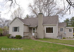 765 E Savidge St, Spring Lake, MI 49456 photo 1