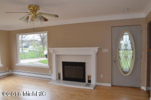765 E Savidge St, Spring Lake, MI 49456 photo 2