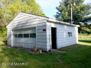 532 E 8th St, White Cloud, MI 49349 photo 7