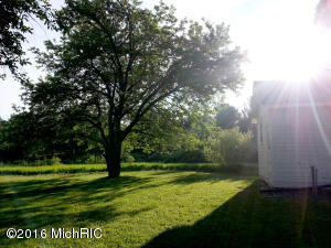532 E 8th St, White Cloud, MI 49349 photo 4
