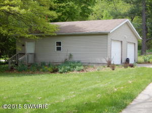 454 Sarrell St, Newaygo, MI 49337 photo 3