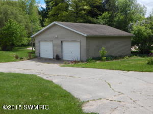 454 Sarrell St, Newaygo, MI 49337 photo 2