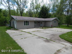 454 Sarrell St, Newaygo, MI 49337 photo 4