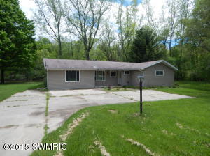 454 Sarrell St, Newaygo, MI 49337 photo 1