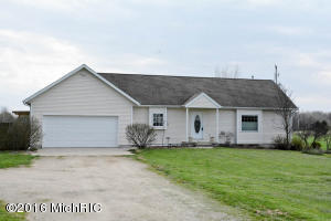 7087 Palmer Rd, Belding, MI 48809 photo 1