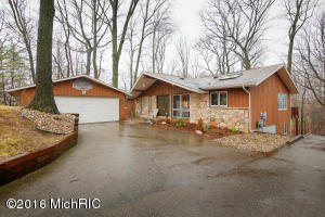 28 Terrace Ct, Plainwell, MI 49080 photo 1