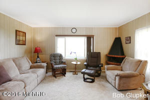 615 Williams St, Belding, MI 48809 photo 3