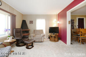 615 Williams St, Belding, MI 48809 photo 4