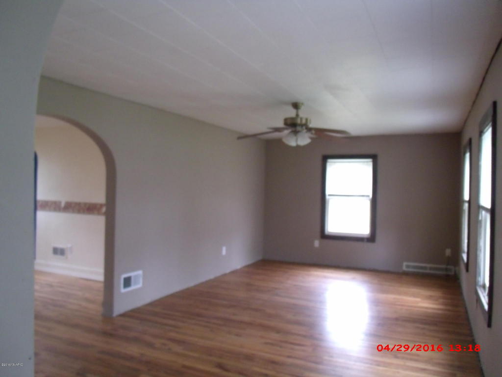 120 E Douglas St, Bangor, MI 49013 photo 5