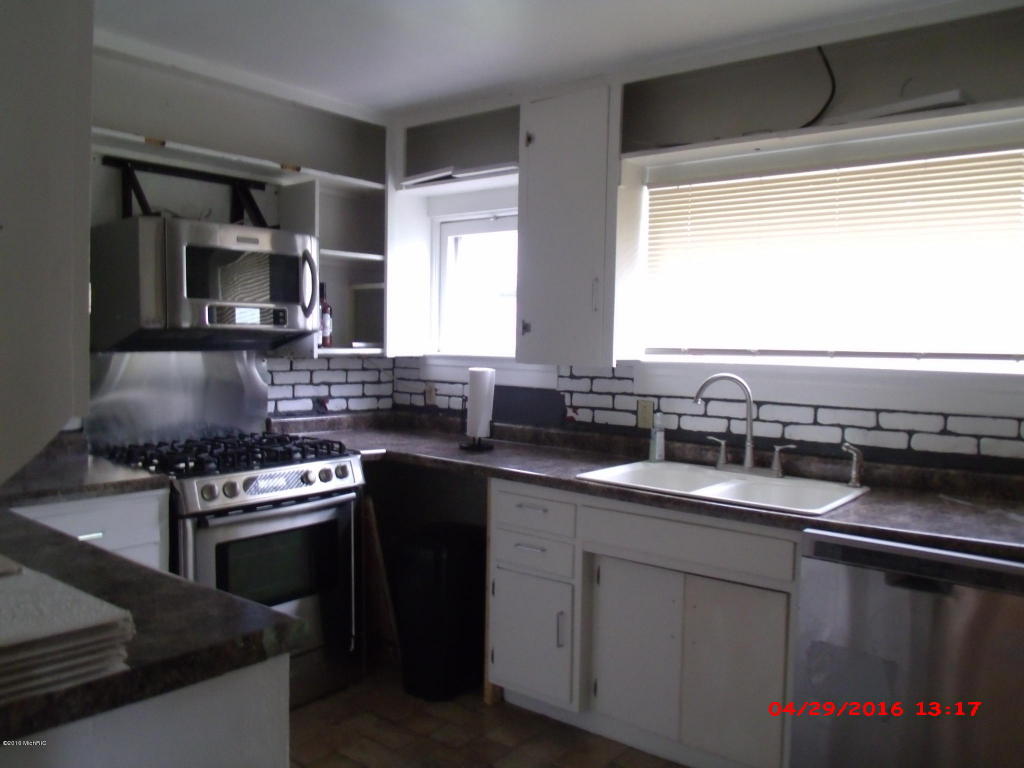 120 E Douglas St, Bangor, MI 49013 photo 3