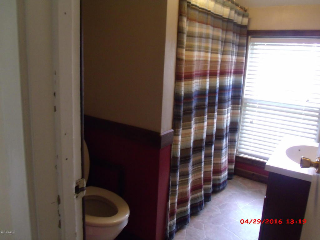 120 E Douglas St, Bangor, MI 49013 photo 9