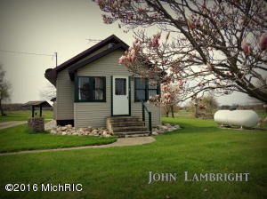 741 W Polk Rd, Ithaca, MI 48847 photo 2
