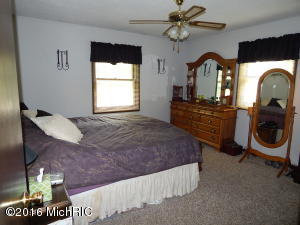 12331 Hillside Dr, Three Rivers, MI 49093 photo 4