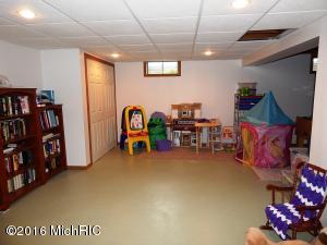 12331 Hillside Dr, Three Rivers, MI 49093 photo 9