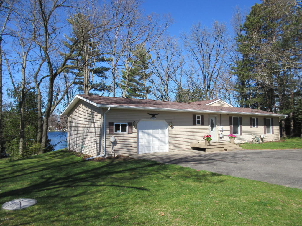 831 Lou Anne St, Stanton, MI 48888 photo 1