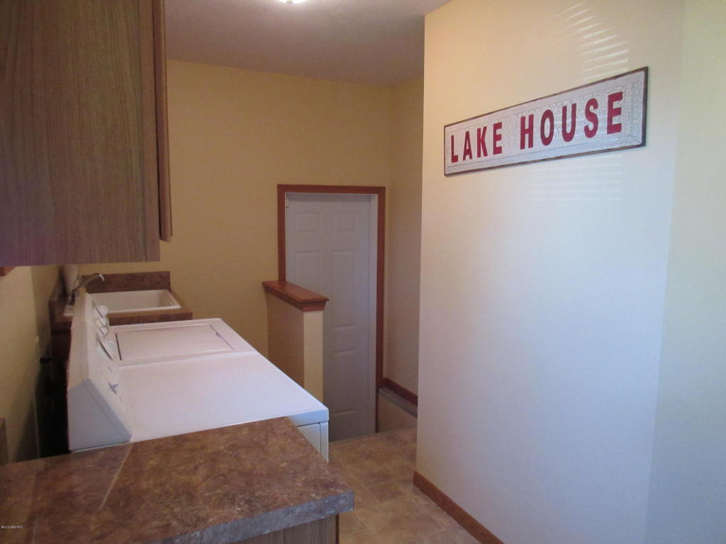 831 Lou Anne St, Stanton, MI 48888 photo 18