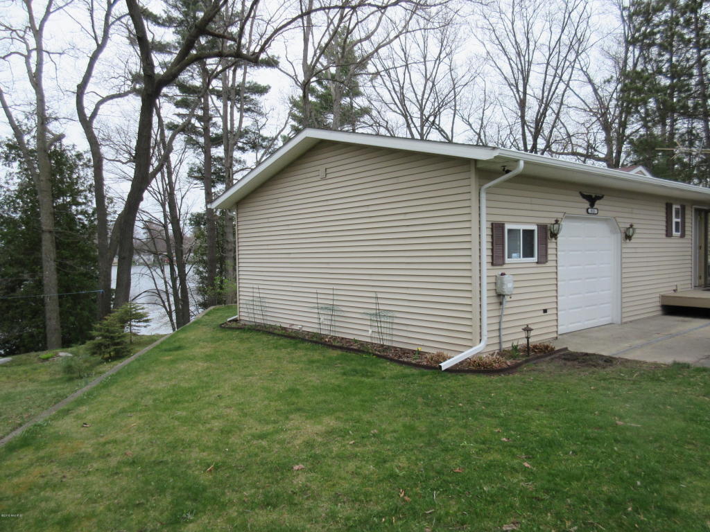 831 Lou Anne St, Stanton, MI 48888 photo 35