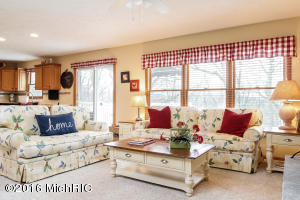 140 Pearson Ct, Lowell, MI 49331 photo 3