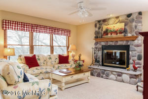 140 Pearson Ct, Lowell, MI 49331 photo 4