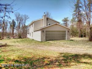 1513 W Pine Tree Rd, Baldwin, MI 49304 photo 2