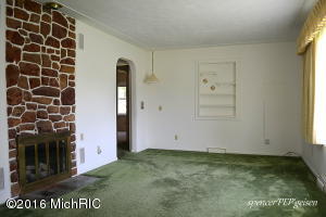 1332 W Ellis Ave, Belding, MI 48809 photo 4