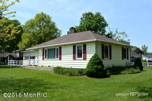 1332 W Ellis Ave, Belding, MI 48809 photo 2