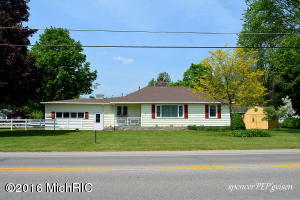 1332 W Ellis Ave, Belding, MI 48809 photo 1