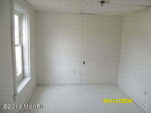 221 Brigham St, Plainwell, MI 49080 photo 4