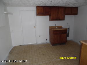 221 Brigham St, Plainwell, MI 49080 photo 6