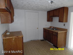 221 Brigham St, Plainwell, MI 49080 photo 5