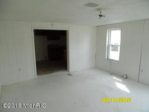221 Brigham St, Plainwell, MI 49080 photo 2