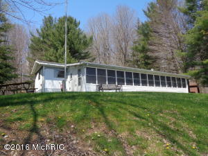 9782 Davis Rd, Evart, MI 49631 photo 1