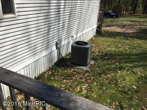 728 E 17 Mile Rd, Bitely, MI 49309 photo 4