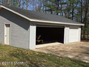 728 E 17 Mile Rd, Bitely, MI 49309 photo 2
