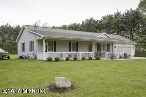 350 8th St, Plainwell, MI 49080 photo 1