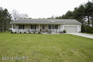 350 8th St, Plainwell, MI 49080 photo 2