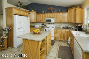 350 8th St, Plainwell, MI 49080 photo 8