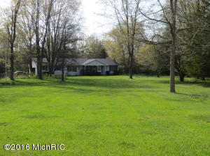 6169 N Whites Bridge Rd, Belding, MI 48809 photo 2