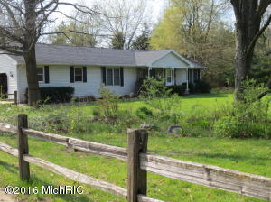 6169 N Whites Bridge Rd, Belding, MI 48809 photo 3