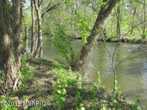 325 Jersey St, Plainwell, MI 49080 photo 2