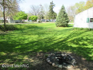 325 Jersey St, Plainwell, MI 49080 photo 4