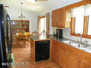 4161 Spruce Dr, Dorr, MI 49323 photo 9