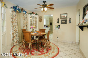 406 N Drive Dr W, Marshall, MI 49068 photo 6