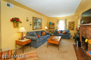 406 N Drive Dr W, Marshall, MI 49068 photo 4