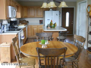 7124 E Pakes Rd, Crystal, MI 48818 photo 5