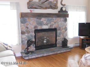 7124 E Pakes Rd, Crystal, MI 48818 photo 4