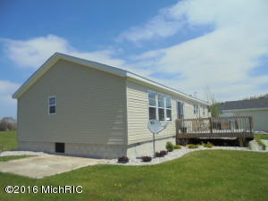 1400 E Deaner Rd, Edmore, MI 48829 photo 6
