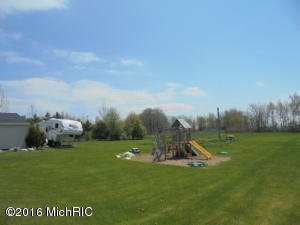 1400 E Deaner Rd, Edmore, MI 48829 photo 7